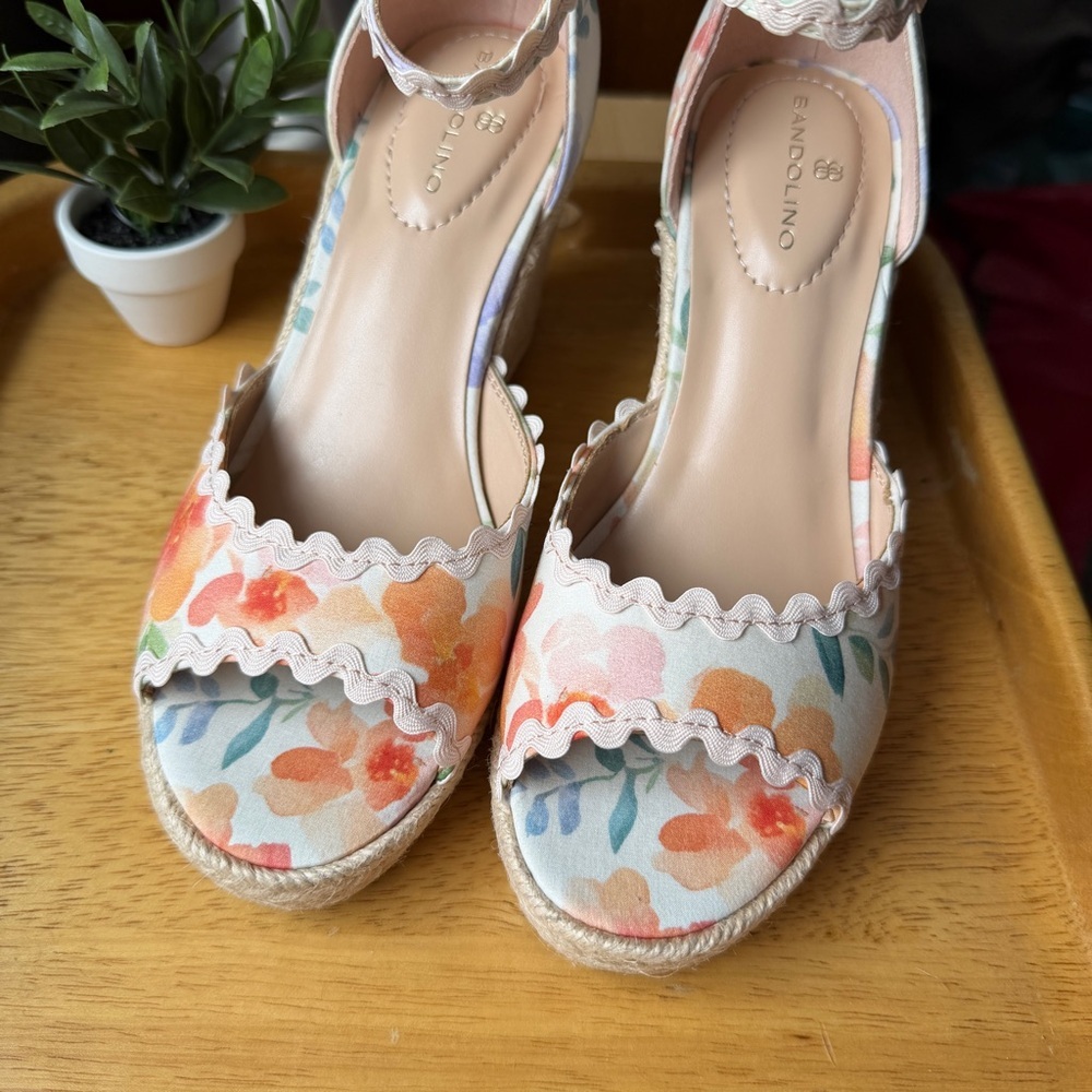 The Bandolino Kendri Floral Wedge Sandal Size 6 BRAND NEW - Picture 4 of 10